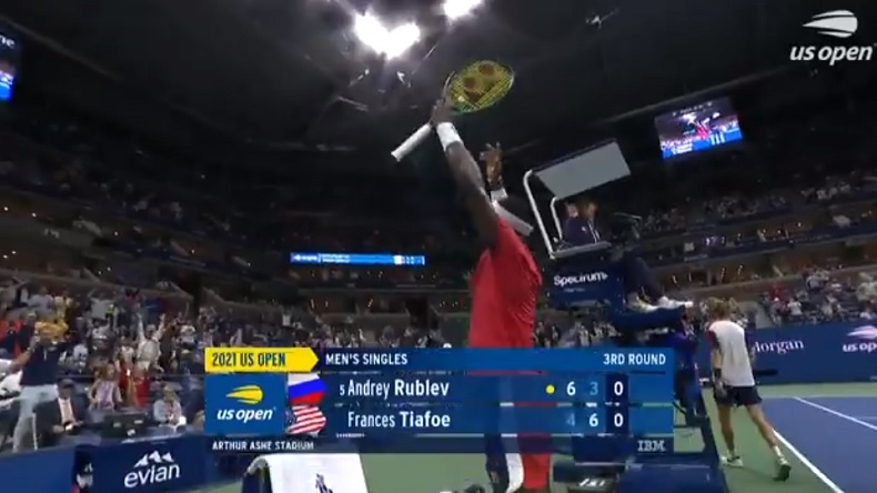 Frances Tiafoe a mis le feu au court Arthur Ashe lors de sa victoire contre Andrey Rublev à l'US Open 2021.