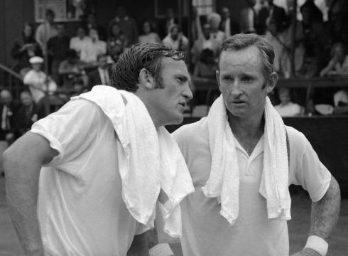 Tony Roche (à gauche) et Rod Laver en 1969. (Crédit John Rooney / AP)