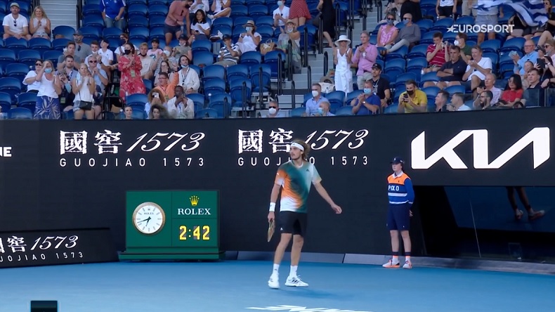 Stefanos Tsitsipas ne savait pas qu'il avait battu Benoît Paire avant d'entendre le public et l'arbitre.