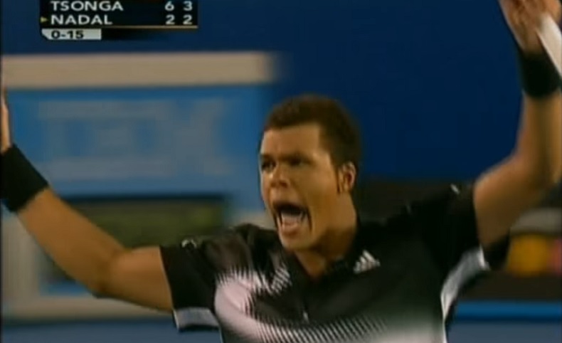 Jo-Wilfried Tsonga détruit Rafael Nadal en demi-finales de l'Open d'Australie 2008.