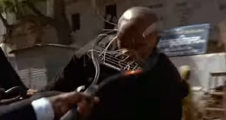 L'arme fatale de Vijay Amritraj dans Octopussy.