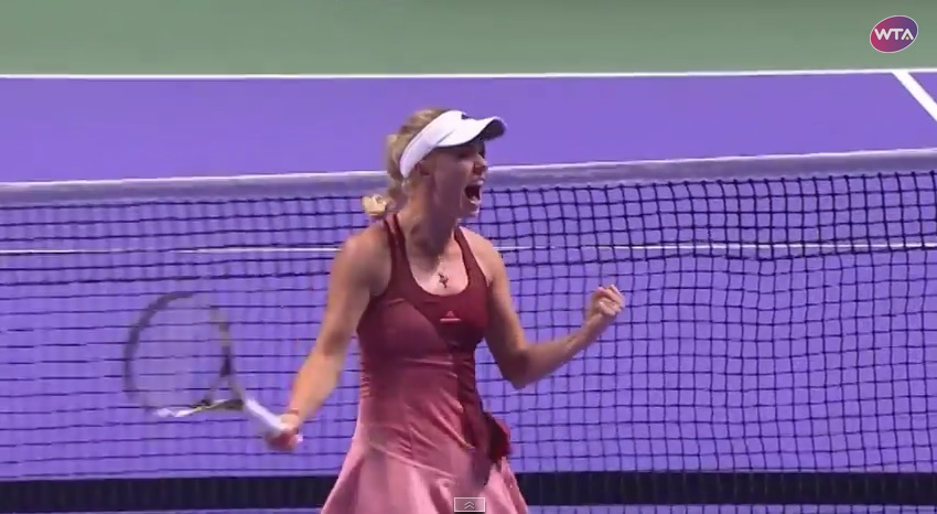 La rage de Caroline Wozniacki après avoir sauvé une balle match avec la manière.