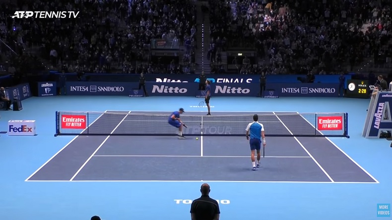 Alexander Zverev élimine Novak Djokovic en demi-finales du Masters 2021.
