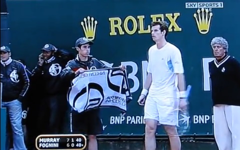 A l'image cet adolescent totalement ignoré par Andy Murray, les ramasseurs de balles connaissent parfois des grands moments de solitude.