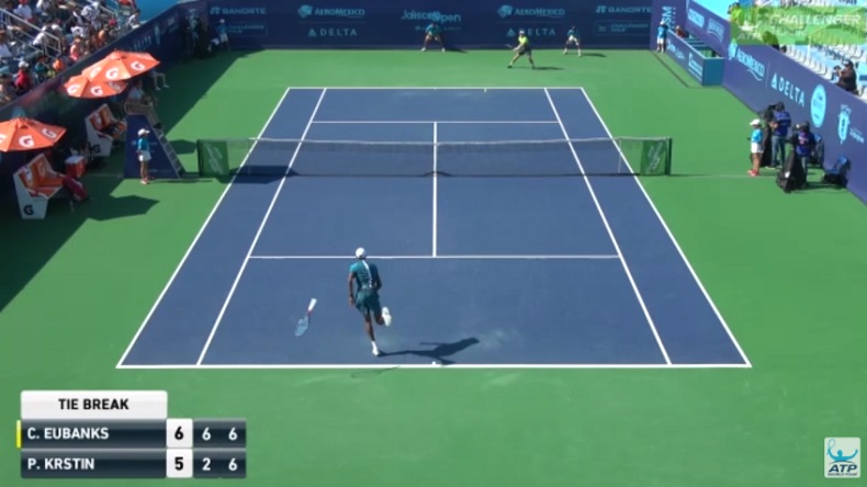 Christopher Eubanks termine sur une balle de match insolite au Challenger de Guadalajara, en ayant perdu sa raquette. Christopher Eubanks termine sur une balle de match insolite au Challenger de Guadalajara, en ayant perdu sa raquette.