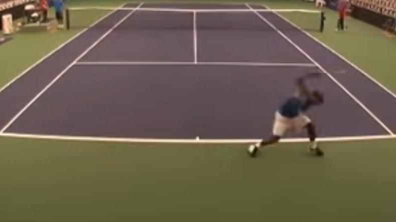 Bruno Echagaray dégoupille au Challenger de Dallas. Il vient de perdre au tie-break du troisième set sur une faute de pied sur balle de match.