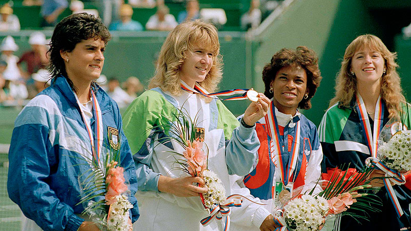 Steffi Graf remporte l'Or aux Jeux Olympes de Séoul en 1988 et elle est en route vers le seul Golden Slam de l'histoire du tennis.