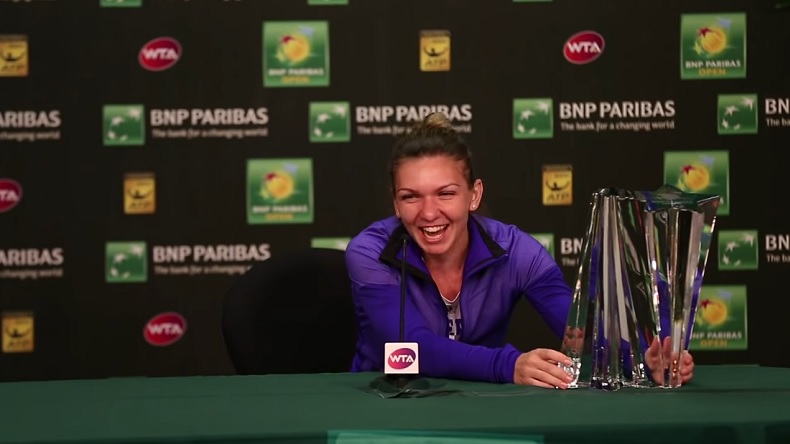 Le trophée du tournoi d'Indian Wells est une enclume. Plusieurs joueuses, dont Simona Halep, ne sont pas arrivées à le soulever.