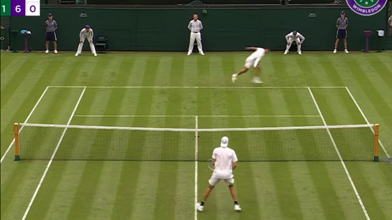 Cette défense de Carlos Alcaraz a peut-être sauvé l'Espagnol au premier tour de Wimbledon 2022.