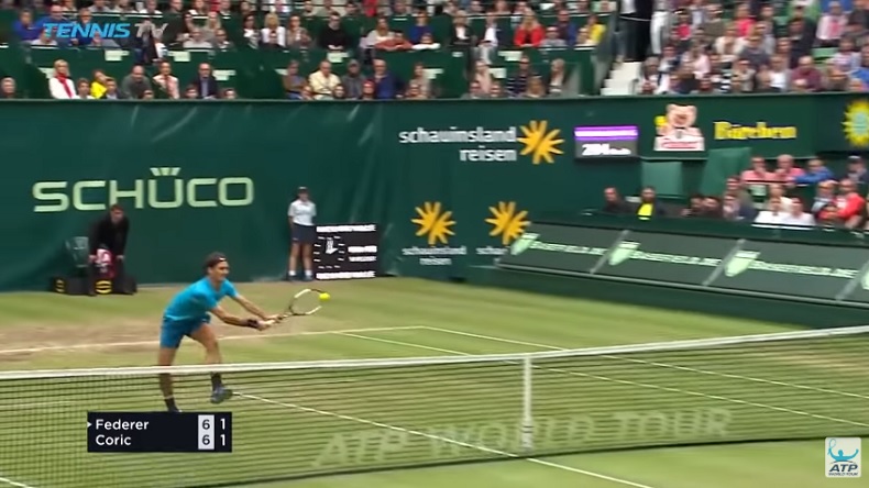 La bonne vieille volée double contact de Federer en finale du tournoi de Halle 2018.