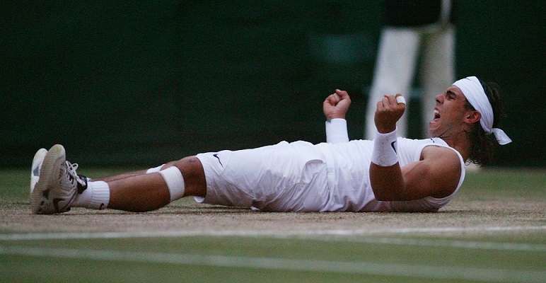 Rafael Nadal remporte son premier Wimbledon en 2008 à l'issue d'une finale d'anthologie contre Roger Federer.